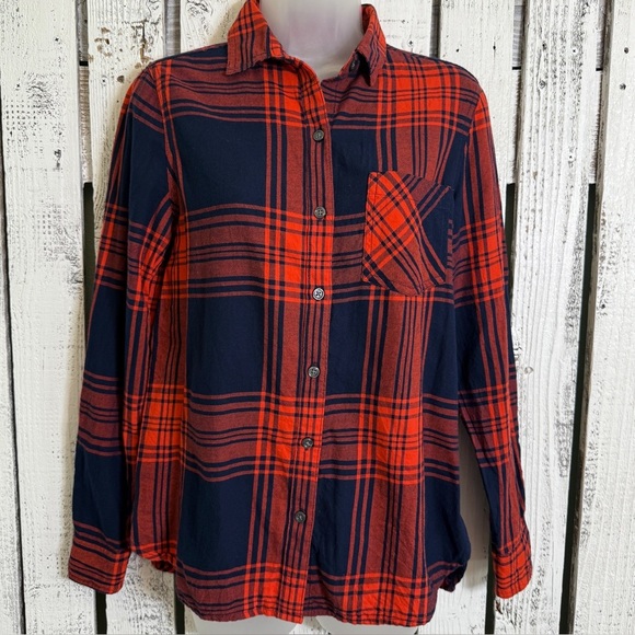 Old Navy Classic Flannel Shirt Red Plaid Womens Small Button Up Festive Holiday - Picture 1 of 10